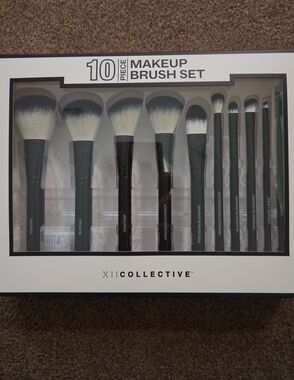 XI Collective 10-Piece Makeup Brush Set - Black & White Bristles